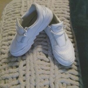 Air Jordan White Sneakers Classic Style